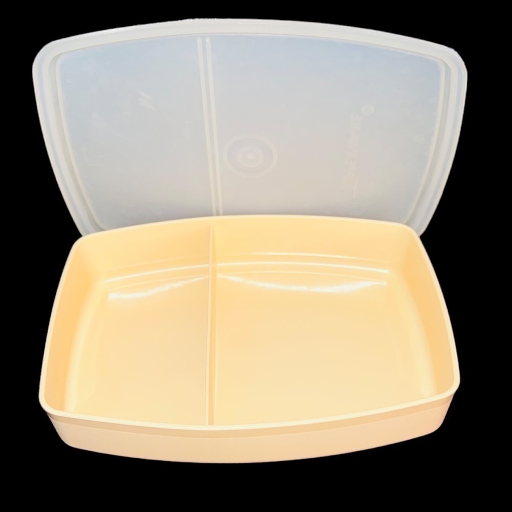 A Single Vintage Tupperware Slim Divided Lunch Container 813-6 With Lid 814-3